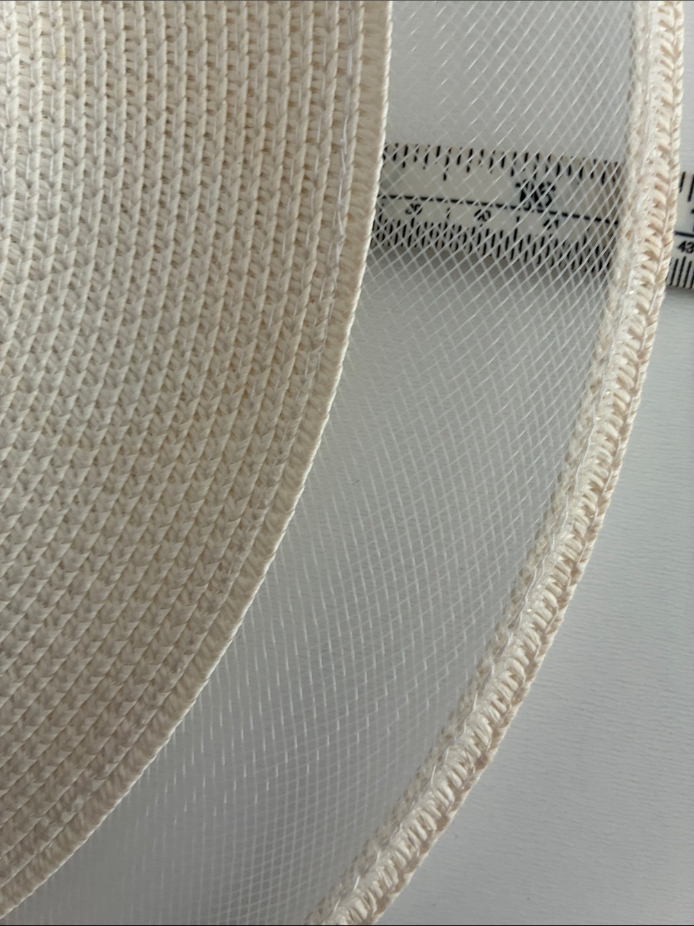 Elegant Women's Cream Sun Hat with Bee Accent - Picture 3 of 6